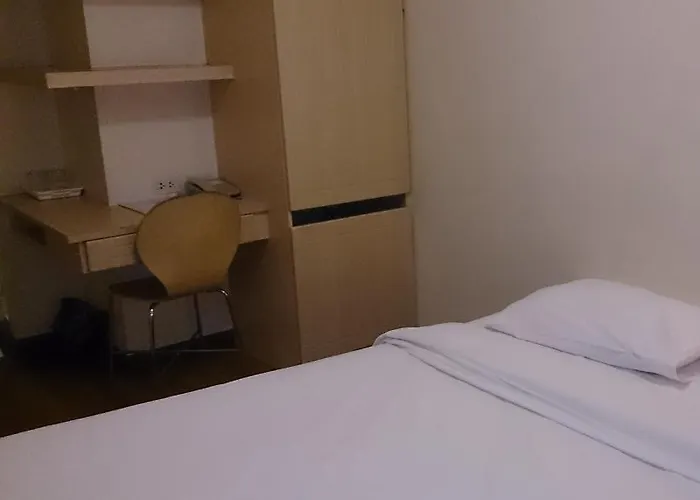 Hotel The Blooms 2*